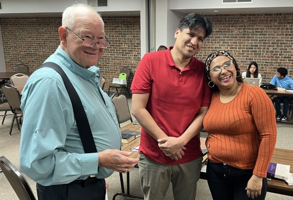 Carrol Harris Sr. chats with Juan Noriega and his wife, Nuerys Malavè, who visited the Bridgewood Church of Christ on a recent Sunday.