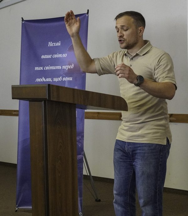 Stas Kuropiatnykov, minister for a Church of Christ in Lviv, Ukraine, leads singing during the retreat in Irpin.