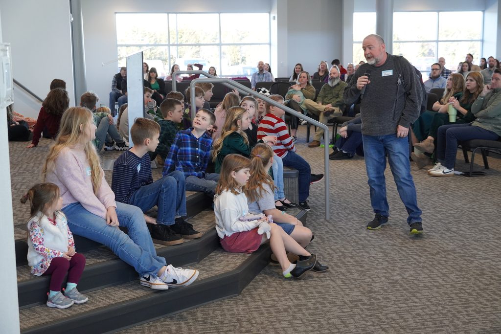 Bobby Kern speaks to children during the grand opening service of the Heritage Church of Christ.